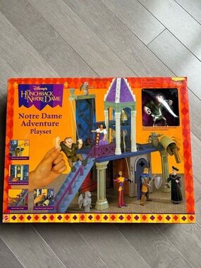 Disney The Hunchback Of Notre Dame Adventure Playset With Quasimodo Figure